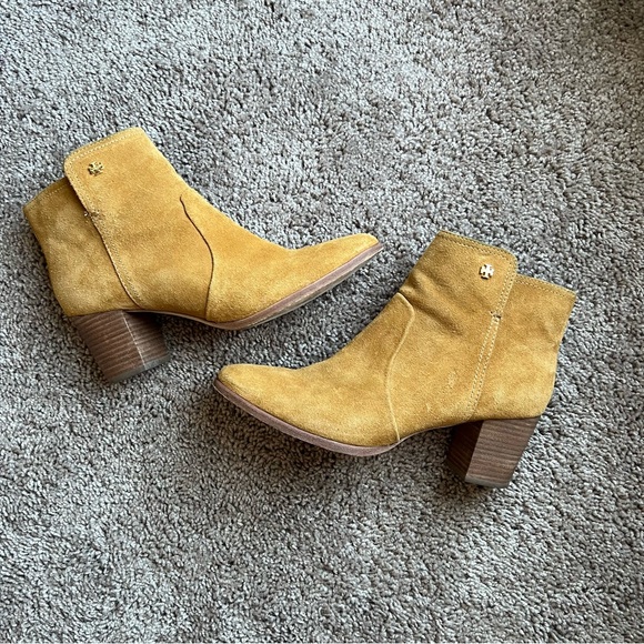 TORY BURCH Sabe Suede Ankle Boots Womens 10.5 Caramel
Tan Round Toe Stacked Heel - Picture 1 of 5